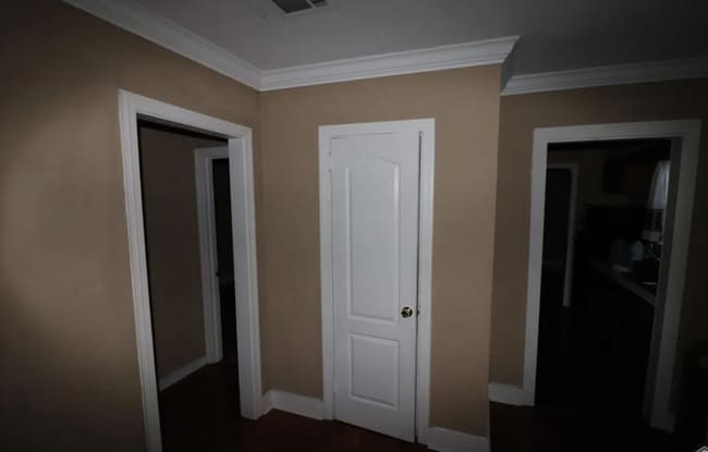 Building Photo - 3 bedrooms 1 bath $1100 per month  Section 8 Accepted