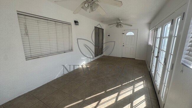 Building Photo - 1444 E Colton Ave