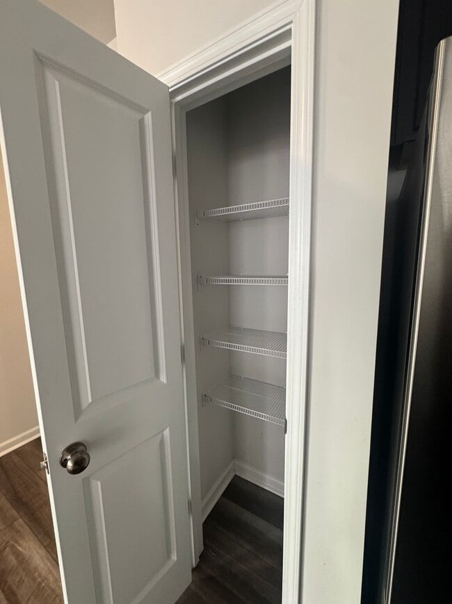 Building Photo - Beautiful & Spacious Home for Rent