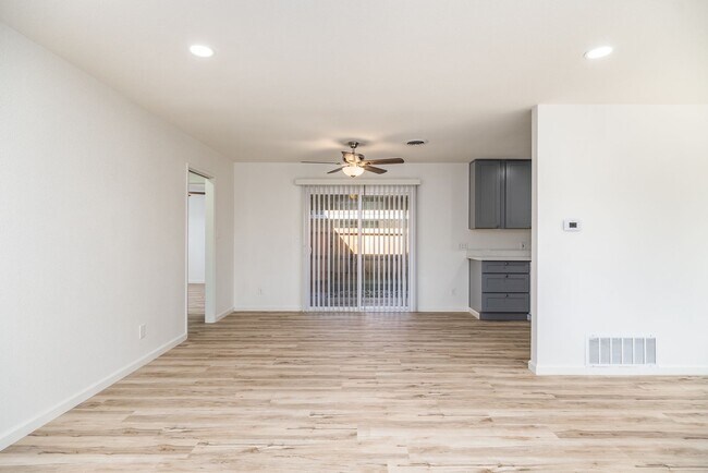 Building Photo - Goldenwood
