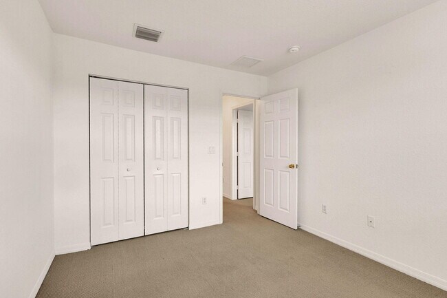Building Photo - 2988 SE Lexington Lakes Dr