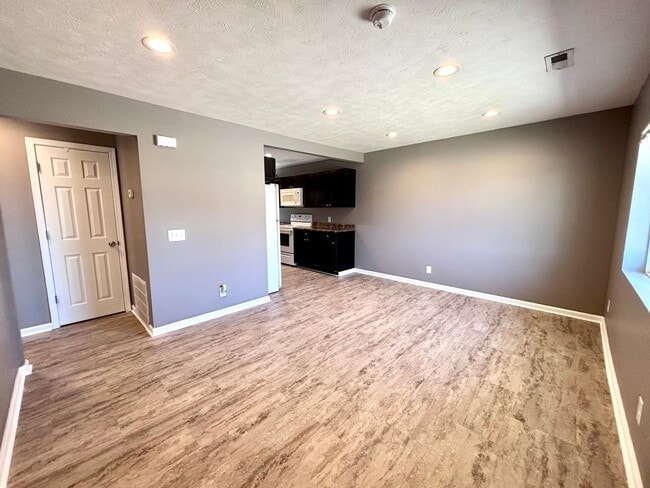 Building Photo - 3222 S 40th St