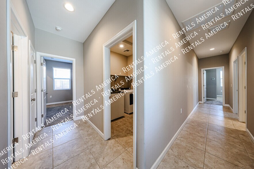 Building Photo - 29539 W Whitton Ave