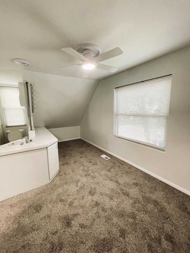 Building Photo - $1975 FOR RENT - SINGLE UPDATED FAMILY HOU...