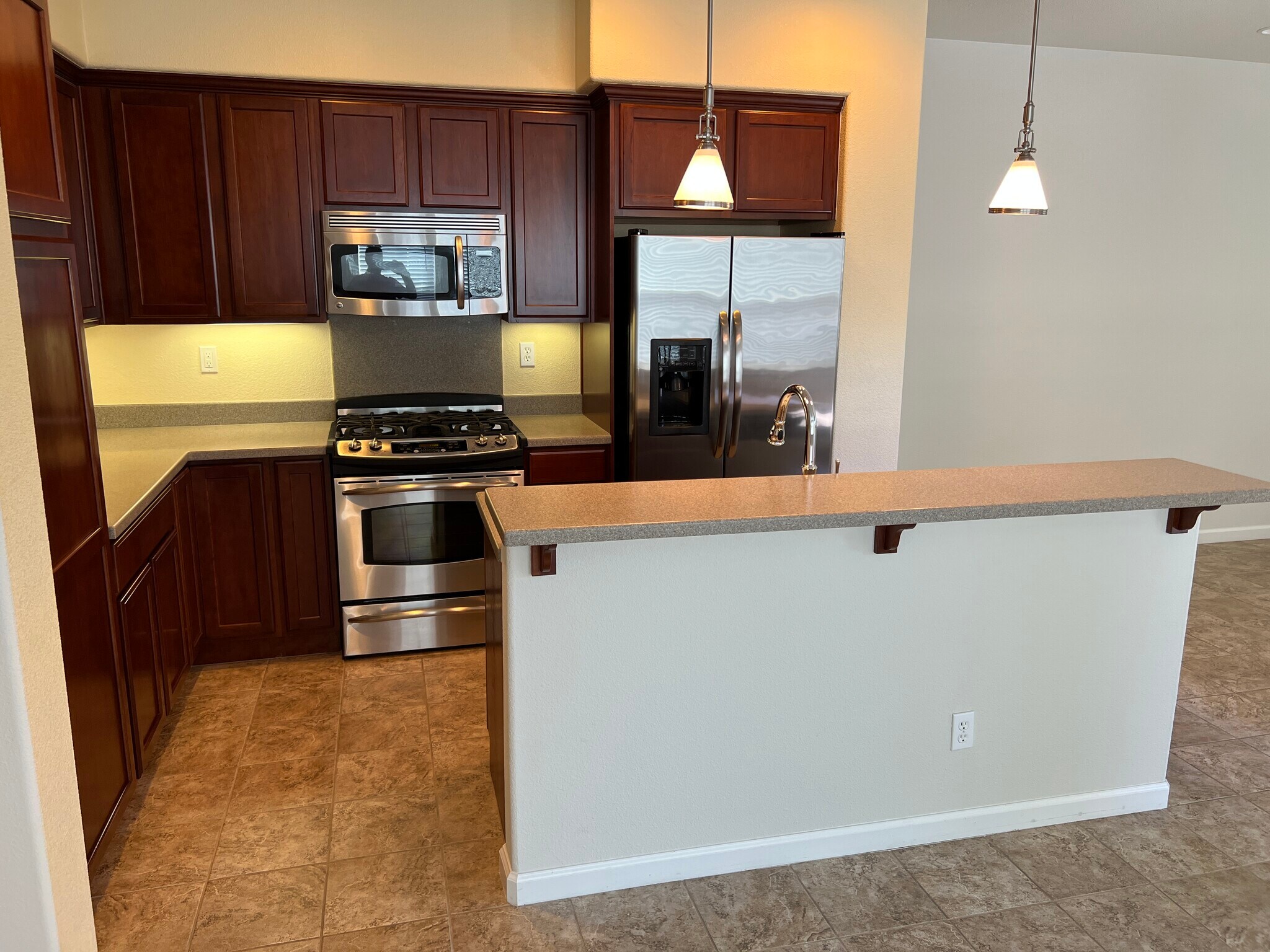 Building Photo - 207 W La Flor Ln