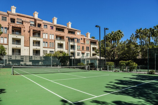 Building Photo - Fully furnished (Short Term Available) / G...