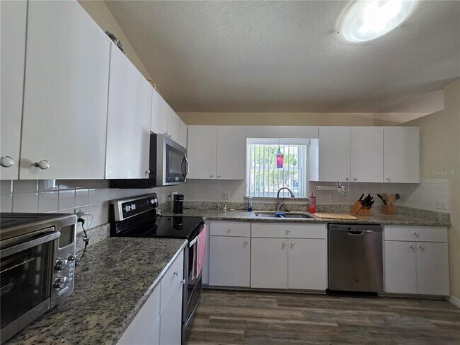 Building Photo - 6058 SW 98th Loop