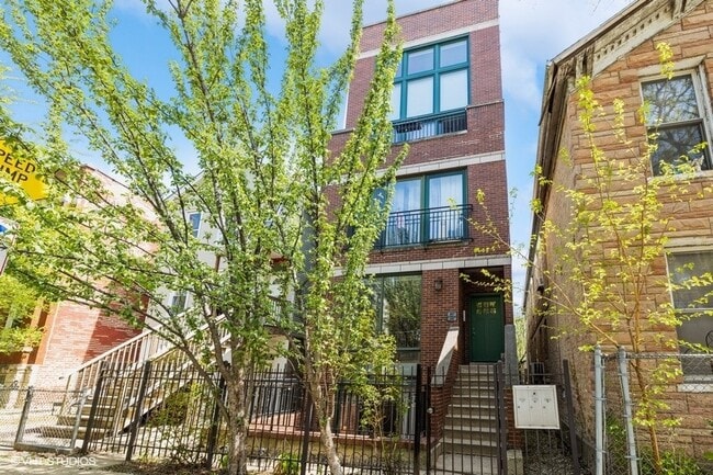 Primary Photo - 927 N Hermitage Ave