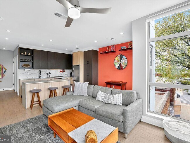 Building Photo - 900 11th St SE