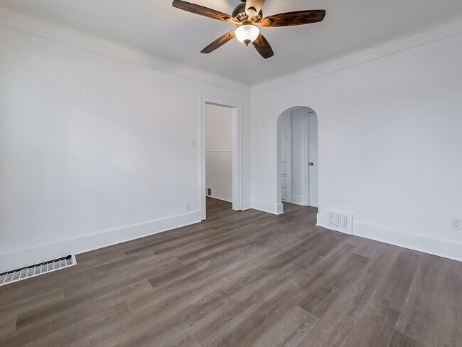 Building Photo - AVAILABLE NOW! SECTION 8 APPROVED! Charming 3-Bedroom Home in Warren!