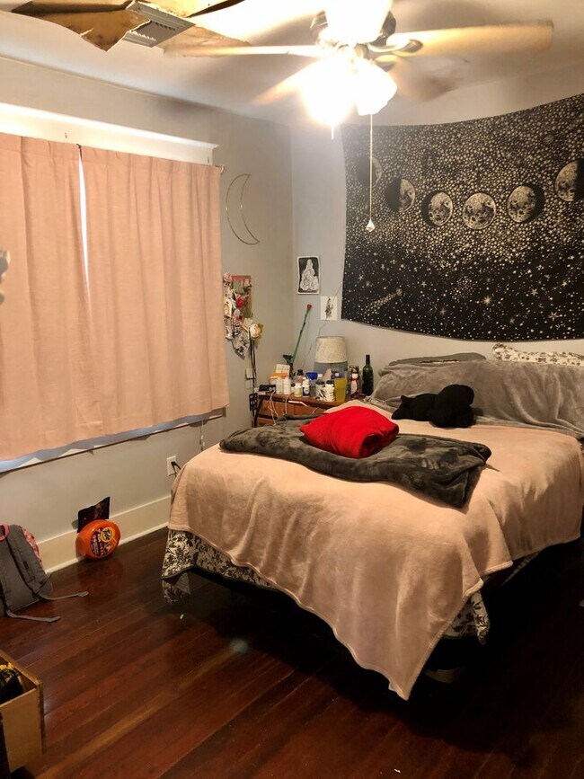 Building Photo - 6109-6111 Delord St.