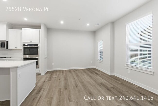 Building Photo - 2552 -B Verona Pl