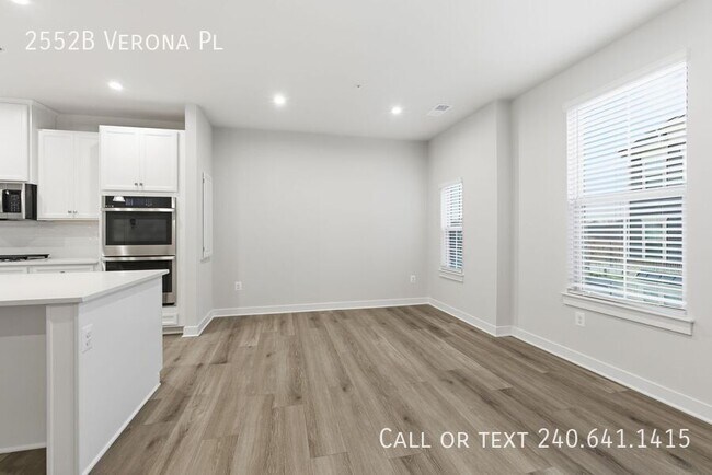 Building Photo - 2552B Verona Pl-