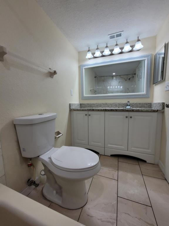 Building Photo - 7857 Pinehurst Dr