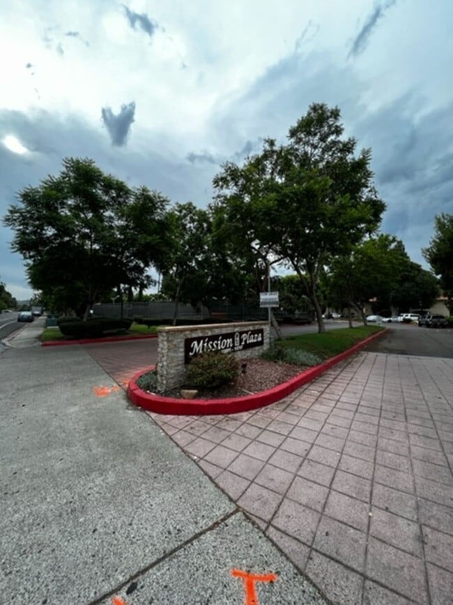 Building Photo - Beautiful 2 BD, 2 BA First Floor Condo at ...