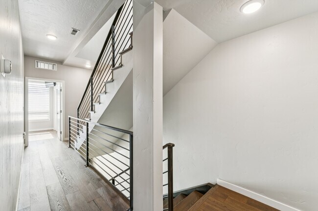 Building Photo - 3520 N Prospect Ln