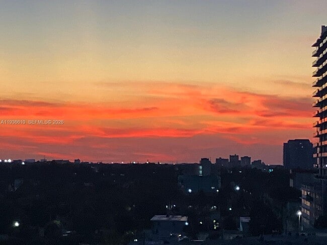 Building Photo - 7601 E Treasure Dr