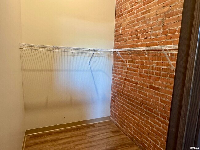Building Photo - 511 Pershing Ave