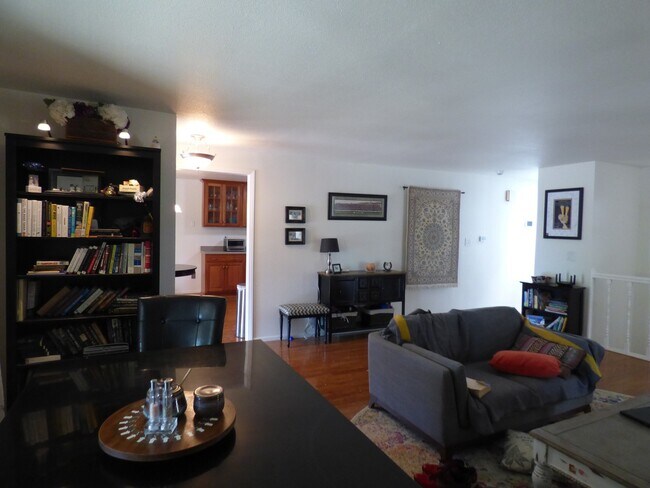 Building Photo - Great House in a Great Neighborhood!