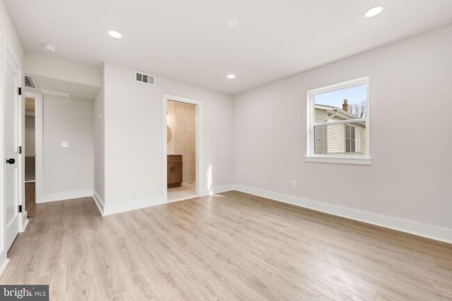 Building Photo - 113 Clifford Ave