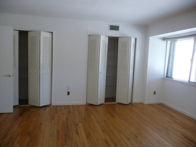 Building Photo - 160 Mead Ave