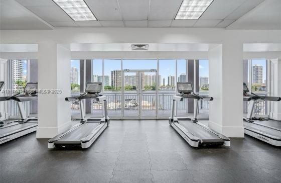 Building Photo - 18081 Biscayne Blvd