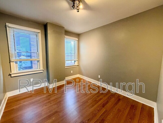 Building Photo - 6407 Bartlett St