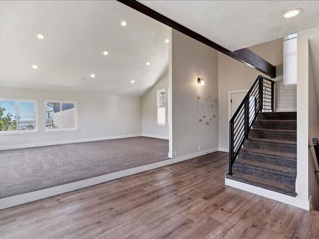 Building Photo - North Salt Lake Amazing 6 bed 3.5 bath family home
