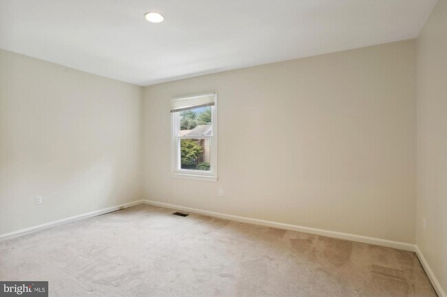 Building Photo - 7561 Heatherton Ln