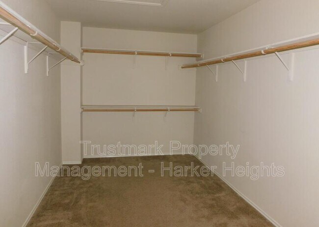 Building Photo - 6202 Suellen Ln
