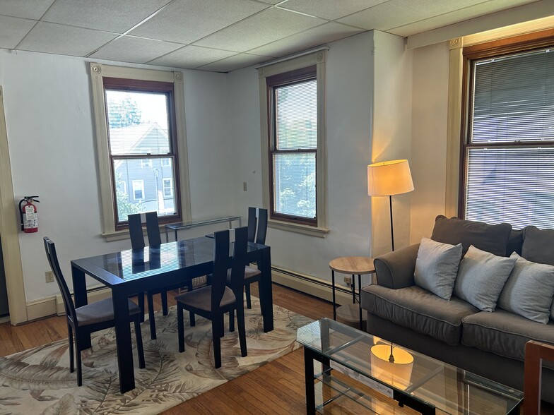 Building Photo - 107 Elmwood 7 Minute Walk to Campus!