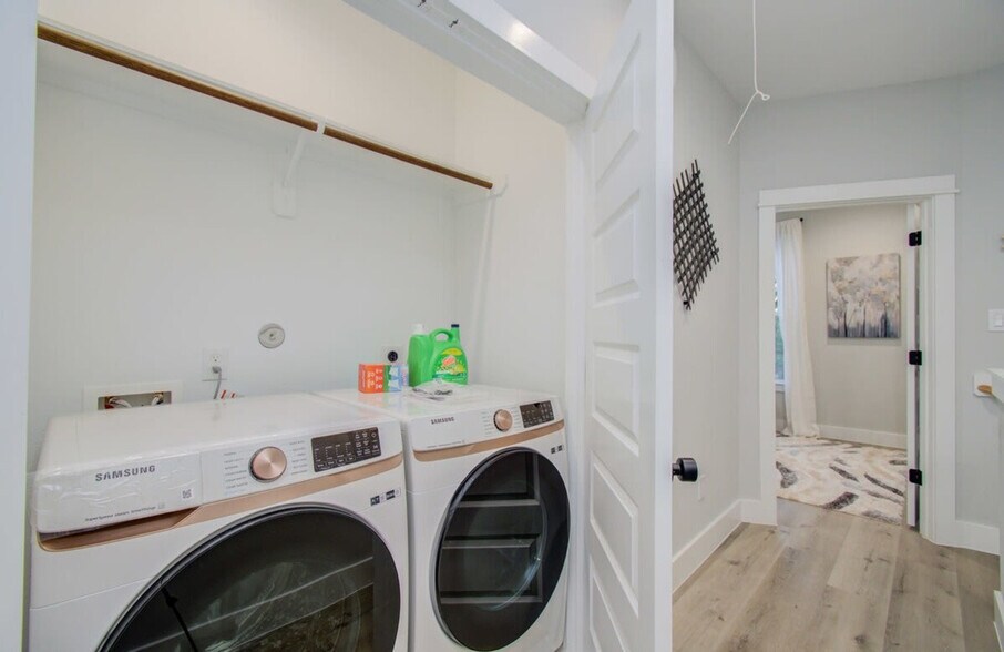 Building Photo - 5605 Mulvey St