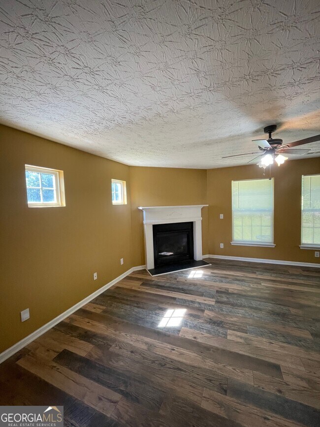 Building Photo - 363 Arrowhead Dr