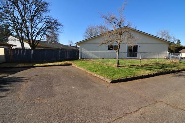 Building Photo - 4898 Chinook Ct SE