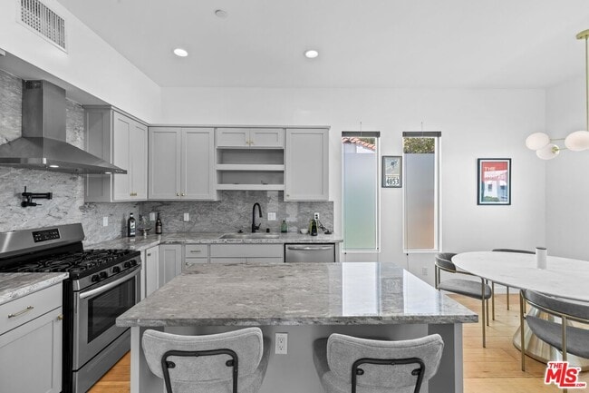 Building Photo - 3170 Glenmanor Pl