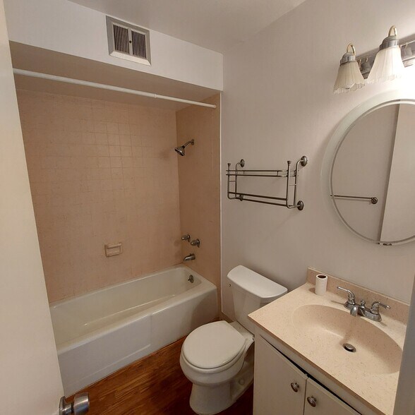 Second bathroom - 6605 Green Valley Cir