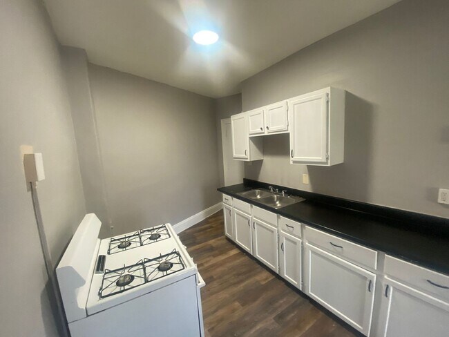 Building Photo - 392 E 147th St
