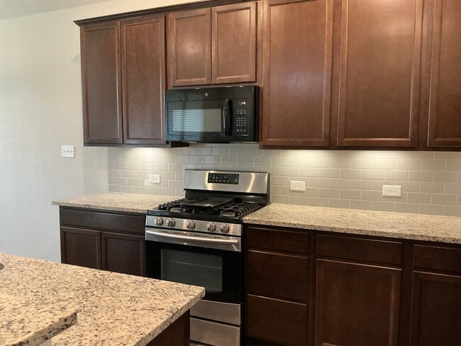 Building Photo - AVAILABLE NOW! 4-Bed 3-bath in Creek Meadows