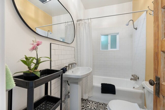 Building Photo - 1407 E McKinley St