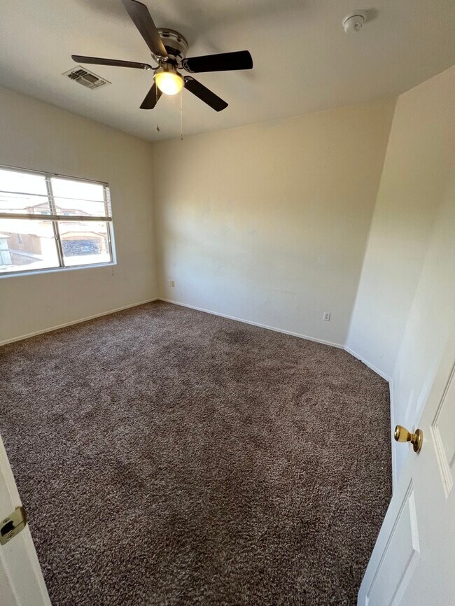 Building Photo - HOUSE FOR RENT