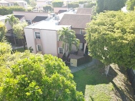 Building Photo - 445 W Park Dr