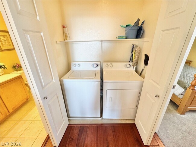 Building Photo - 55 E Agate Ave