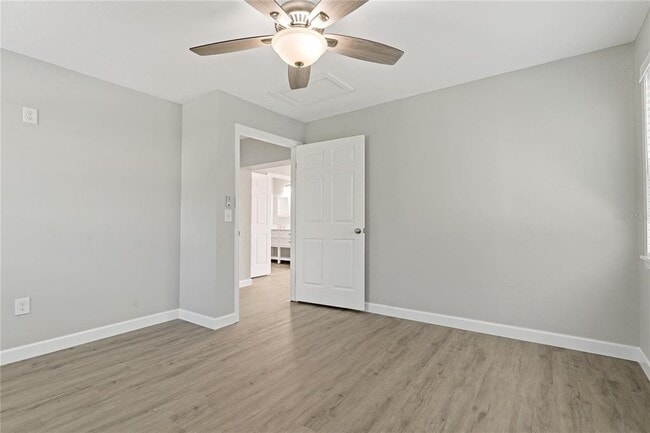 Building Photo - 8441 Bayshore Dr