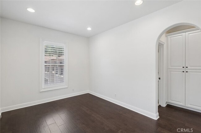Building Photo - 67 Mandria