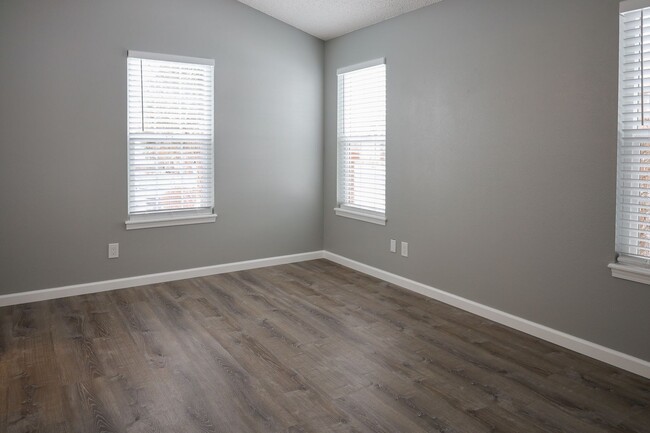 Building Photo - Beautiful Remodeled Condo near Palmer Park