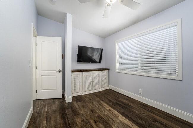 Building Photo - "Turnkey and Fully Remodeled Beachside Ret...