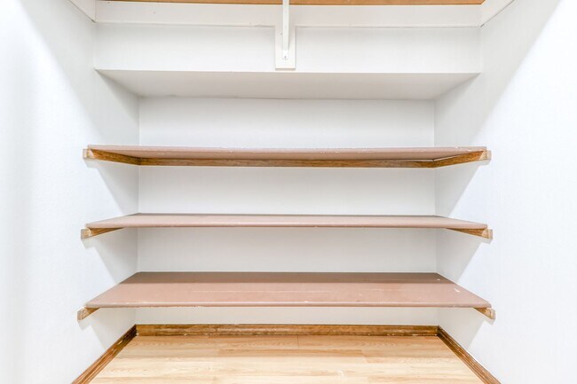 Building Photo - Custom 4BD Salmon Creek Home!