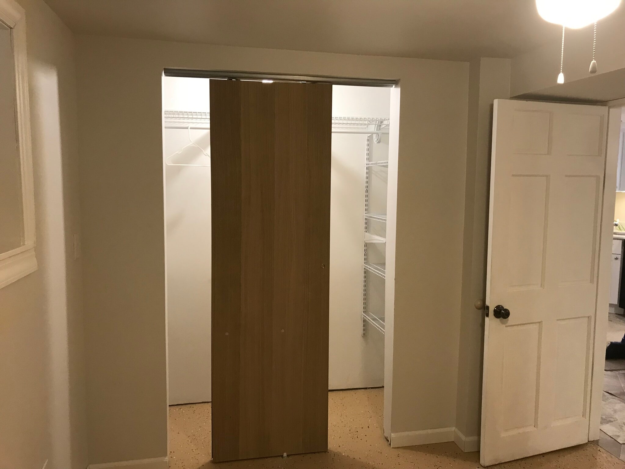 Building Photo - 5335 W Sunnyside Ave