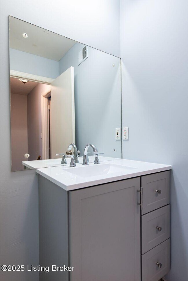 Building Photo - 2159 Bonnycastle Ave