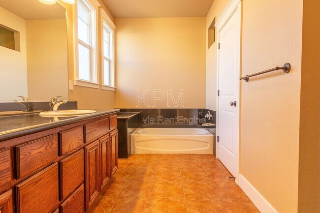 Building Photo - 2537 Plymouth Oaks Ct